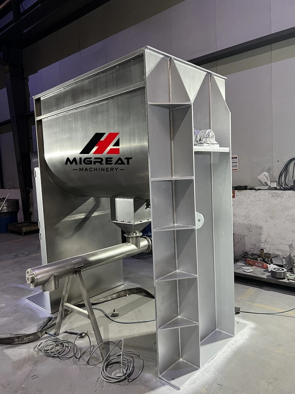 Mixing Equipment With Spray Nozzle